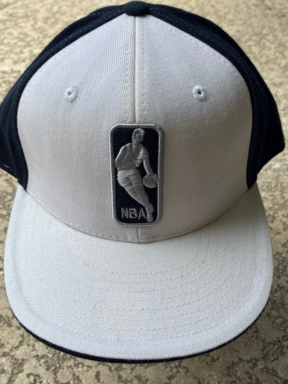 NWT NBA‎ Cream and Black Fitted Cap. Dallas Mavericks backhit. Size 7-7/8